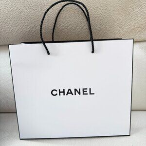 CHANEL WHITE BLACK PAPER GIFT BAG TOTE